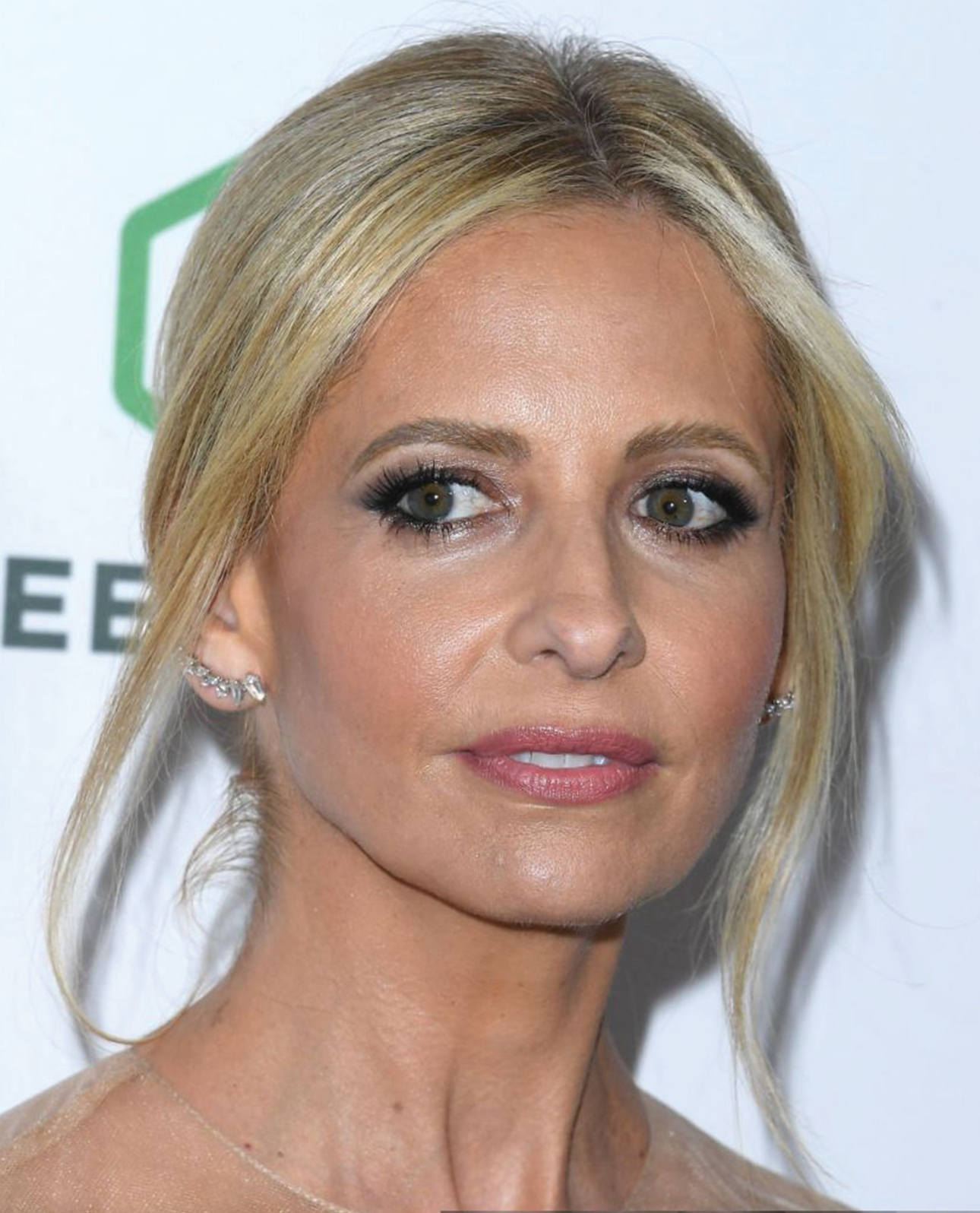 Sarah Michelle Gellar wearing Kevo